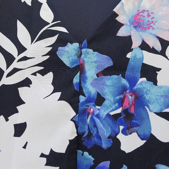 Kut From The Kloth Womens Sz 8 Floral Mini V-back Shift Dress Short Sleeve - Picture 2 of 6